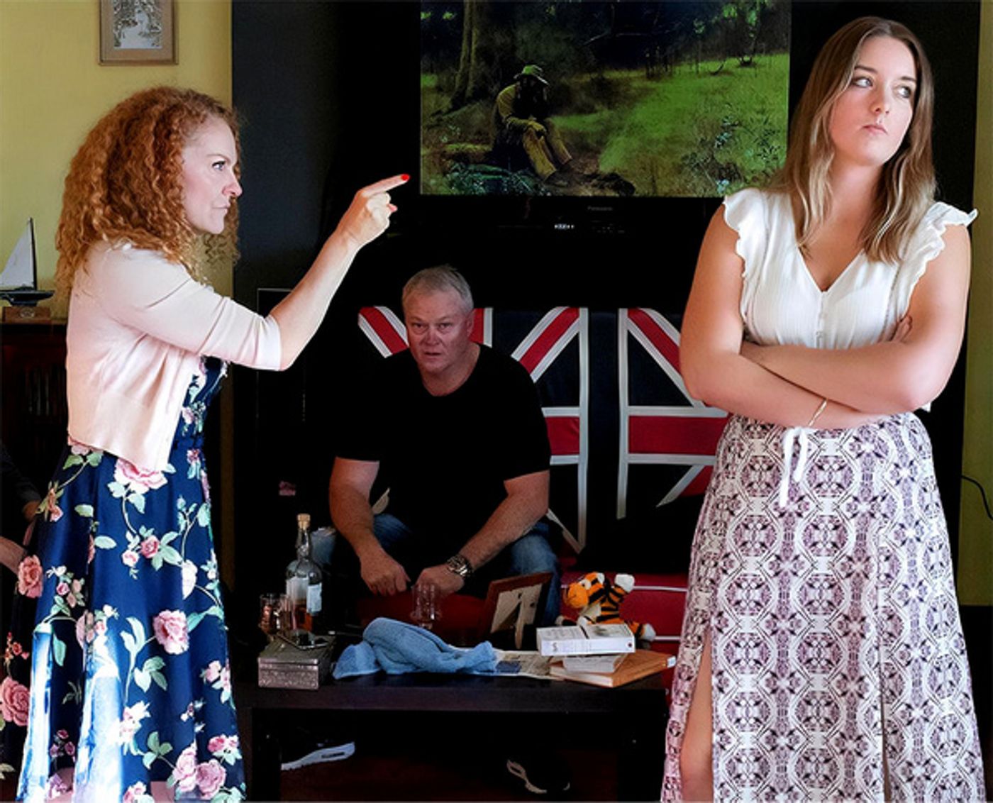 Photos: First Look at the World Premiere of AT HOME WITH THE SHERIDANS Ed'z Sportz Bar  Image