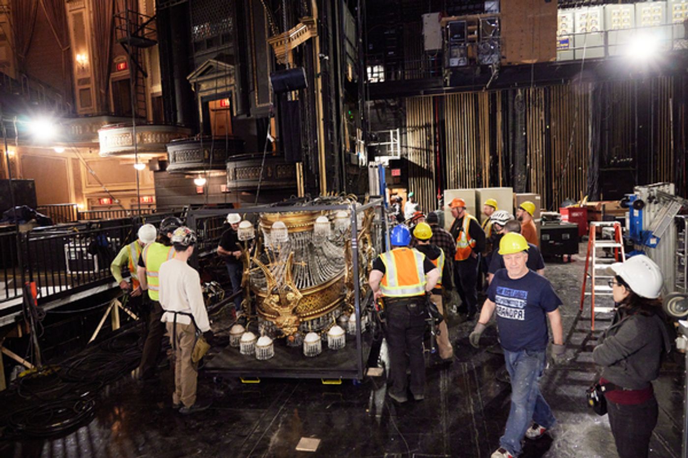 Photos/Video: Iconic PHANTOM Chandelier Exits Broadway's Majestic Theatre Photos/Video: Iconic PHANTOM Chandelier Exits Broadway's Majestic Theatre Image