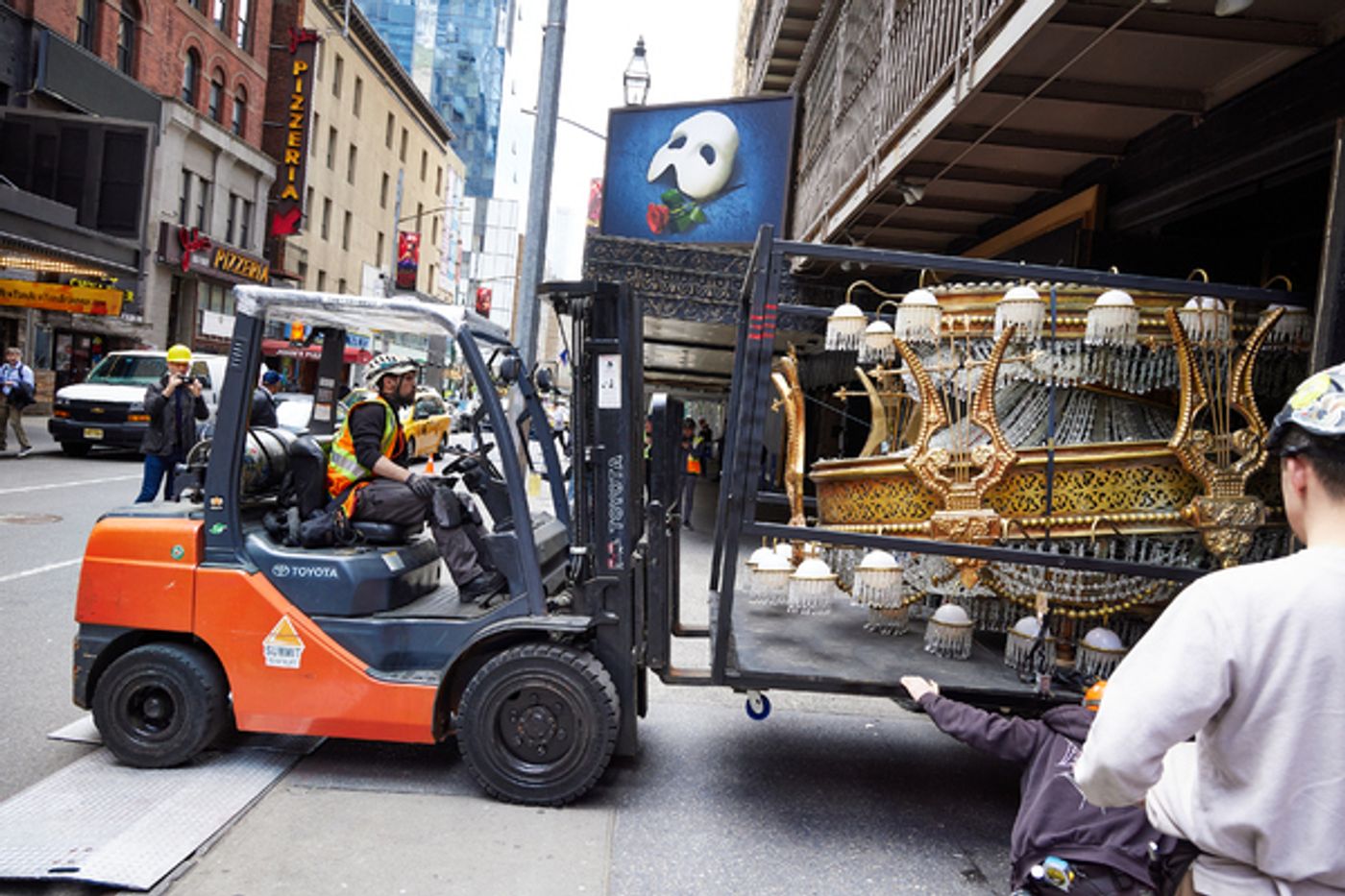 Photos/Video: Iconic PHANTOM Chandelier Exits Broadway's Majestic Theatre Photos/Video: Iconic PHANTOM Chandelier Exits Broadway's Majestic Theatre Image