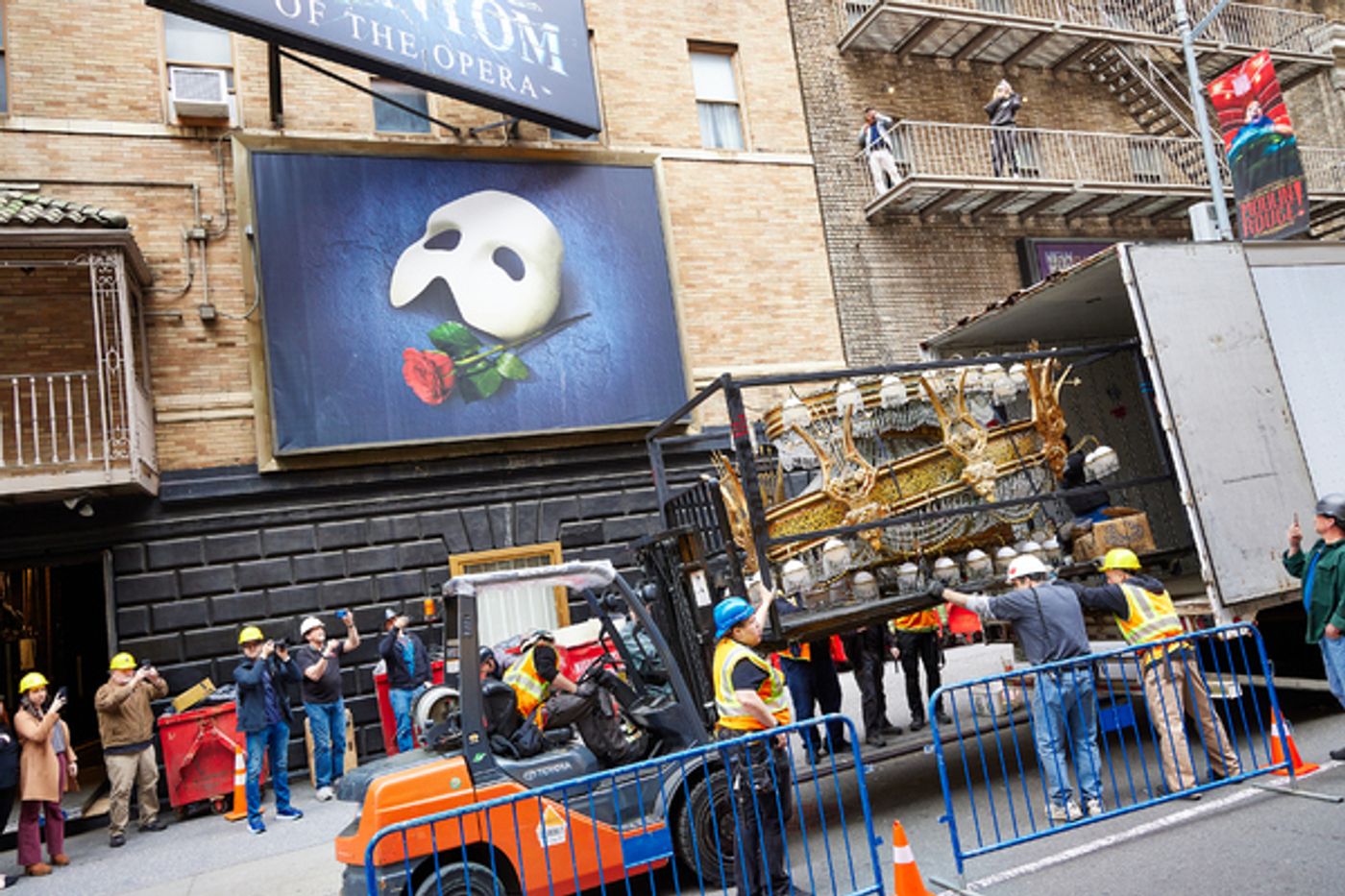 Photos/Video: Iconic PHANTOM Chandelier Exits Broadway's Majestic Theatre Photos/Video: Iconic PHANTOM Chandelier Exits Broadway's Majestic Theatre Image