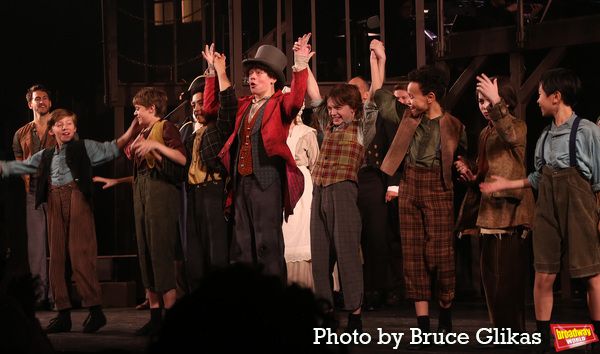 Photos: The Cast of New York City Center's OLIVER! Takes Their First Bows — photo 8 of 25