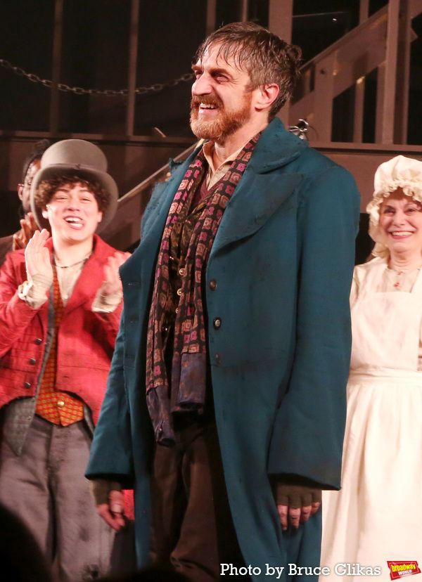 Photos: The Cast of New York City Center's OLIVER! Takes Their First Bows — photo 15 of 25
