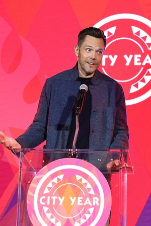 Joel McHale @ BroadwayWorld Joel McHale Photo