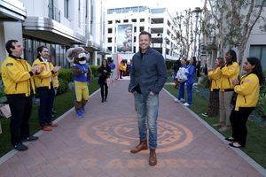 Joel McHale @ BroadwayWorld Joel McHale Photo