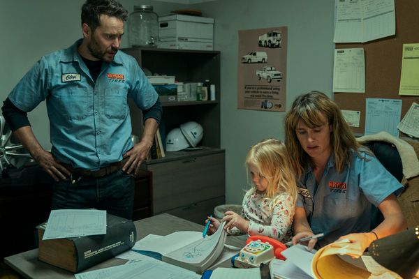 Taylor Kitsch as Glen Kryger, Carolina Bartczak as Lily Kryger Photo