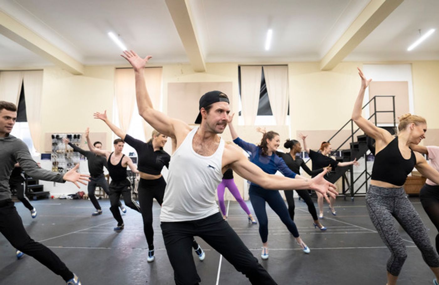 Photos: See Ruthie Henshall, Les Dennis & More in Rehearsals for 42 STREET  Image