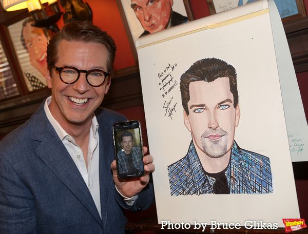 Photos: GOODNIGHT, OSCAR Star Sean Hayes Honored With Sardi's Portrait — photo 15 of 20