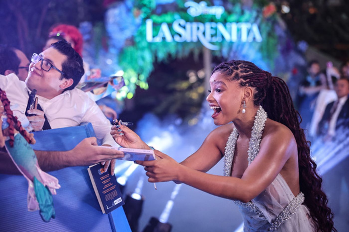 Photos: Halle Bailey & Javier Bardem Attend THE LITTLE MERMAID Mexico City Premiere Photos: Halle Bailey & Javier Bardem Attend THE LITTLE MERMAID Mexico City Premiere Image