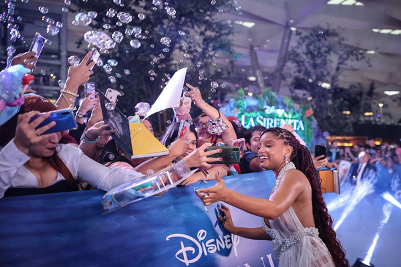 Photos: Halle Bailey & Javier Bardem Attend THE LITTLE MERMAID Mexico City Premiere Photos: Halle Bailey & Javier Bardem Attend THE LITTLE MERMAID Mexico City Premiere Image