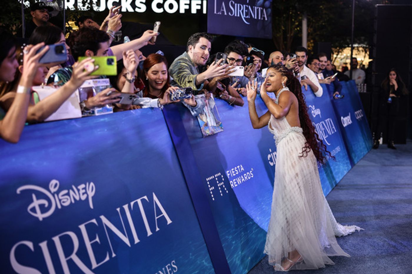 Photos: Halle Bailey & Javier Bardem Attend THE LITTLE MERMAID Mexico City Premiere Photos: Halle Bailey & Javier Bardem Attend THE LITTLE MERMAID Mexico City Premiere Image