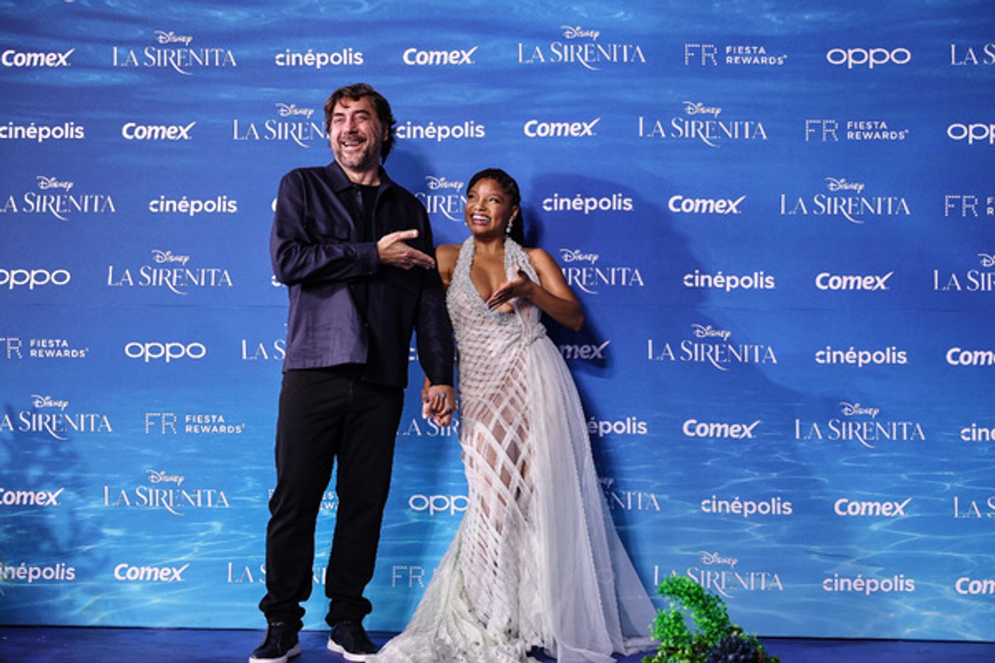 Photos: Halle Bailey & Javier Bardem Attend THE LITTLE MERMAID Mexico City Premiere Photos: Halle Bailey & Javier Bardem Attend THE LITTLE MERMAID Mexico City Premiere Image