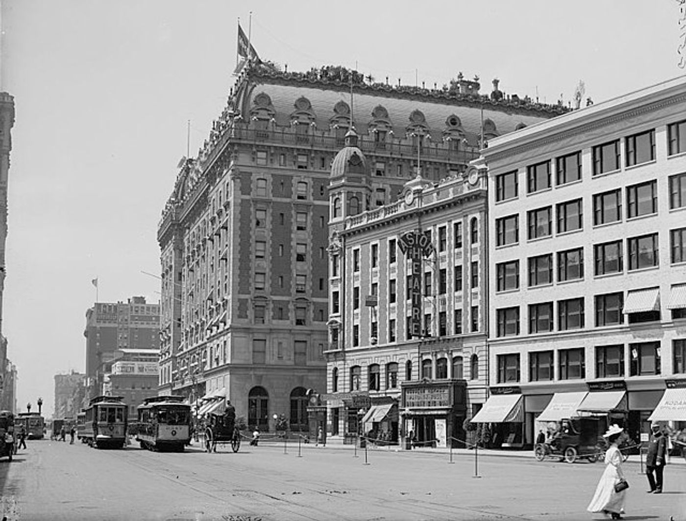 What Is the History of Shubert Alley?  Image