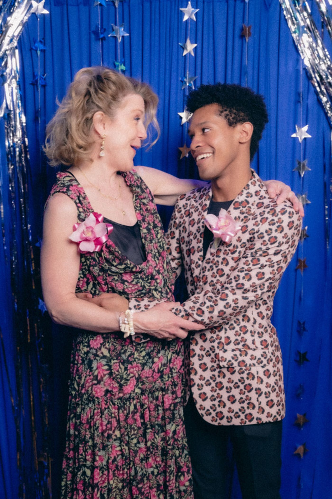 Photos: KIMBERLY AKIMBO Company Poses at 1999 New Jersey Prom Party  Image