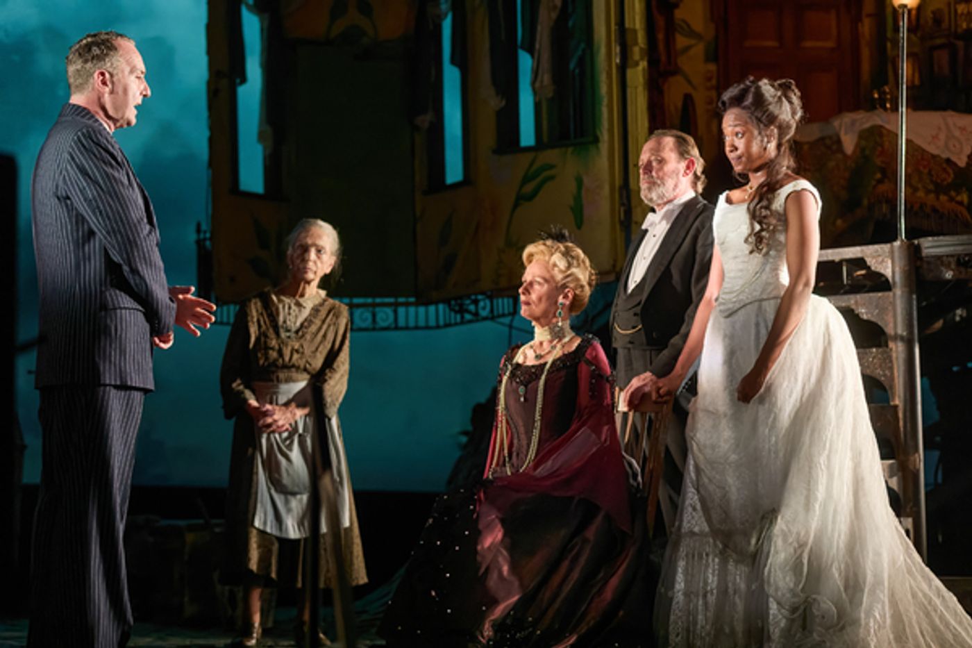 Photos: First Look At The UK Tour Of AN INSPECTOR CALLS Coming To Theatre Royal Glasgow  Image