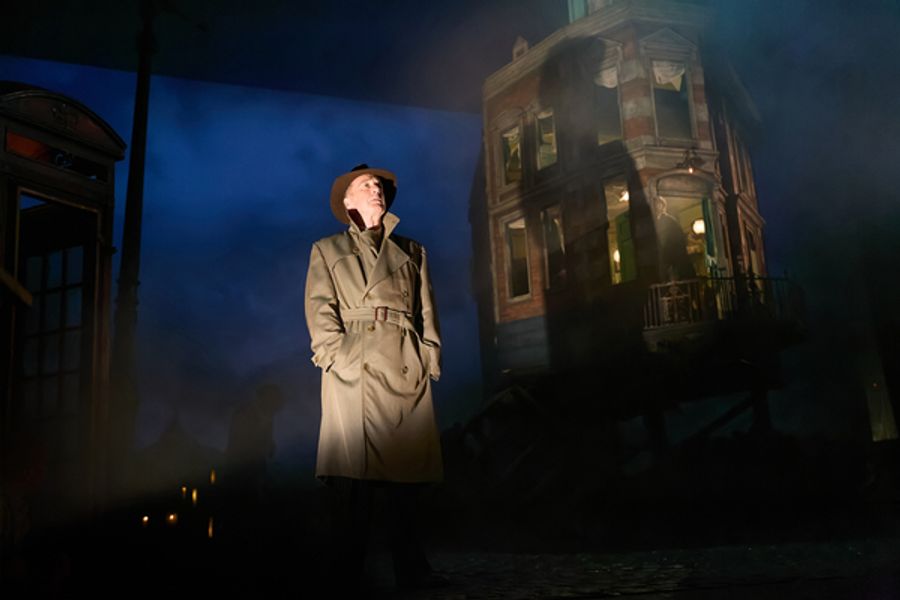 Photos: First Look At The UK Tour Of AN INSPECTOR CALLS Coming To Theatre Royal Glasgow Image