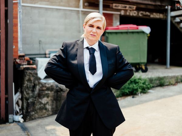 Photos: First Look at Kirby Lunn In MESSHEAD  Image