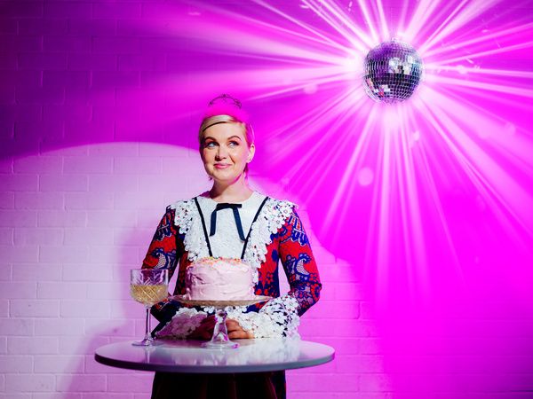 Photos: First Look at Kirby Lunn In MESSHEAD  Image