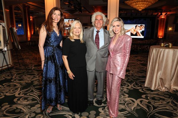Kirsten Sarkisian, Sharon Davis, Larry Gilman, Donna Mills Photo