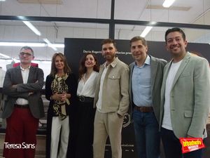 Enrique Salaberria, María Dueñas, Alba Cuartero, Jan Forrellat, Dario Regattieri e Iván Macías (Foto: Teresa Sans) @ BroadwayWorld Enrique Salaberria, María Dueñas, Alba Cuartero, Jan Forrellat, Dario Regattieri e Photo