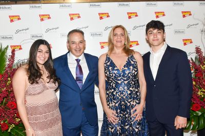 Miles Silverman, Wendy Silverman and family Photo
