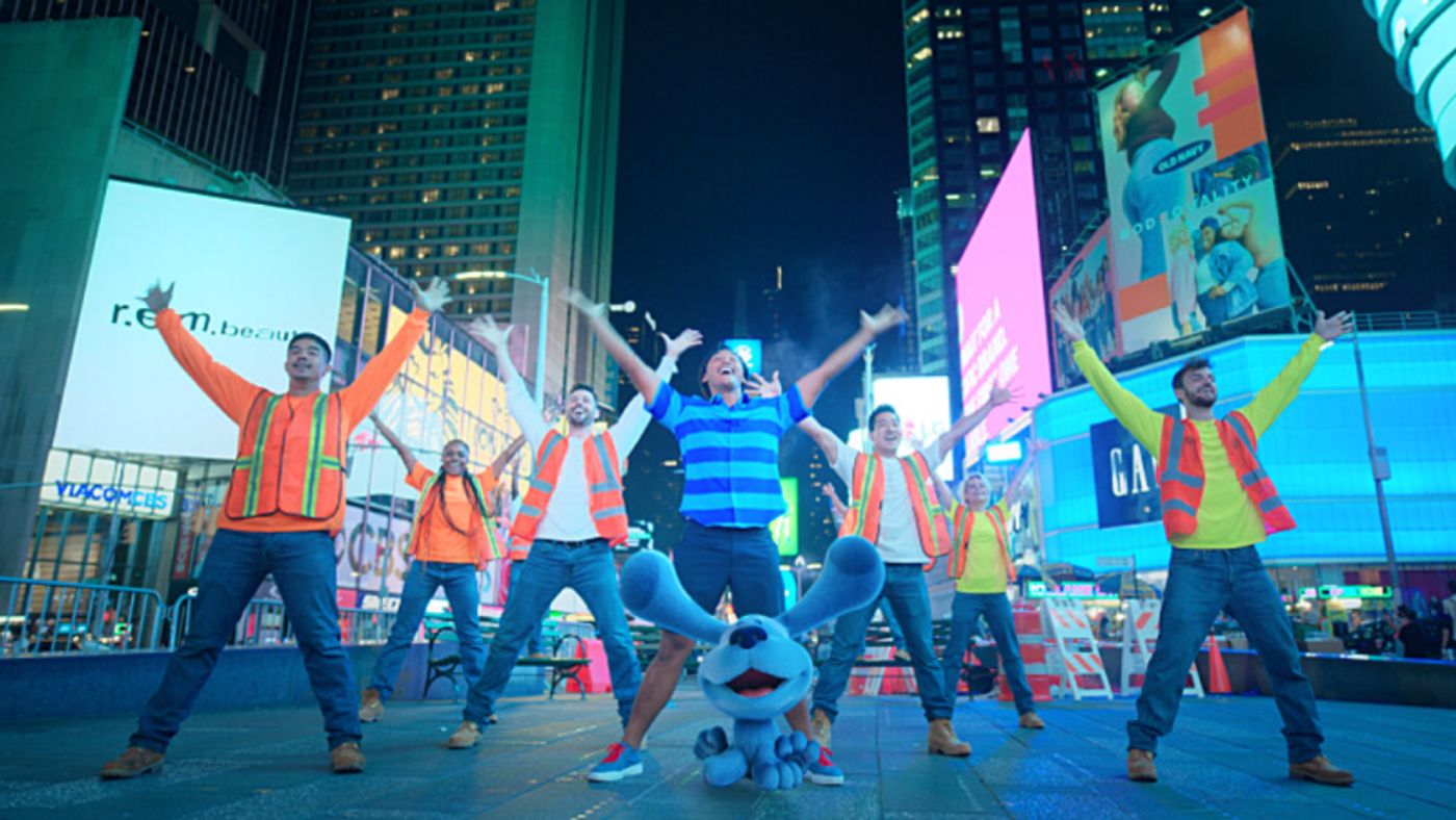 Nickelodeon's Beloved Blue's Clues Hosts Reunite This Weekend  Image