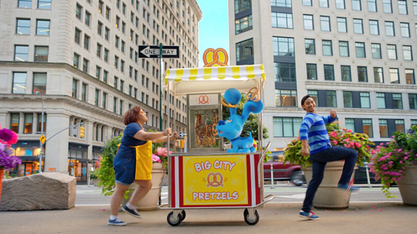 Nickelodeon's Beloved Blue's Clues Hosts Reunite This Weekend  Image