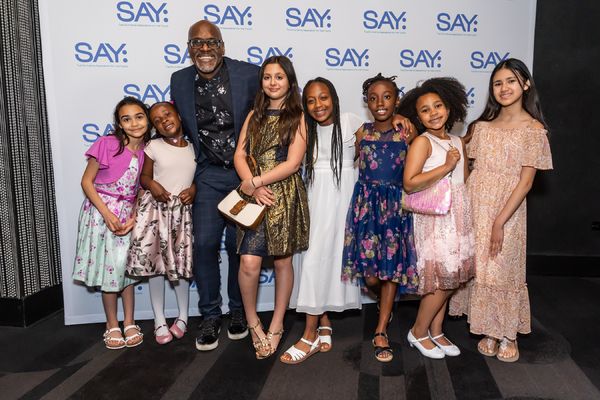 Everett Bradley and the kids of SAY Photo