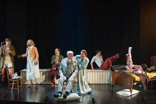 Oliver Cookson, Shona White, and cast Photo