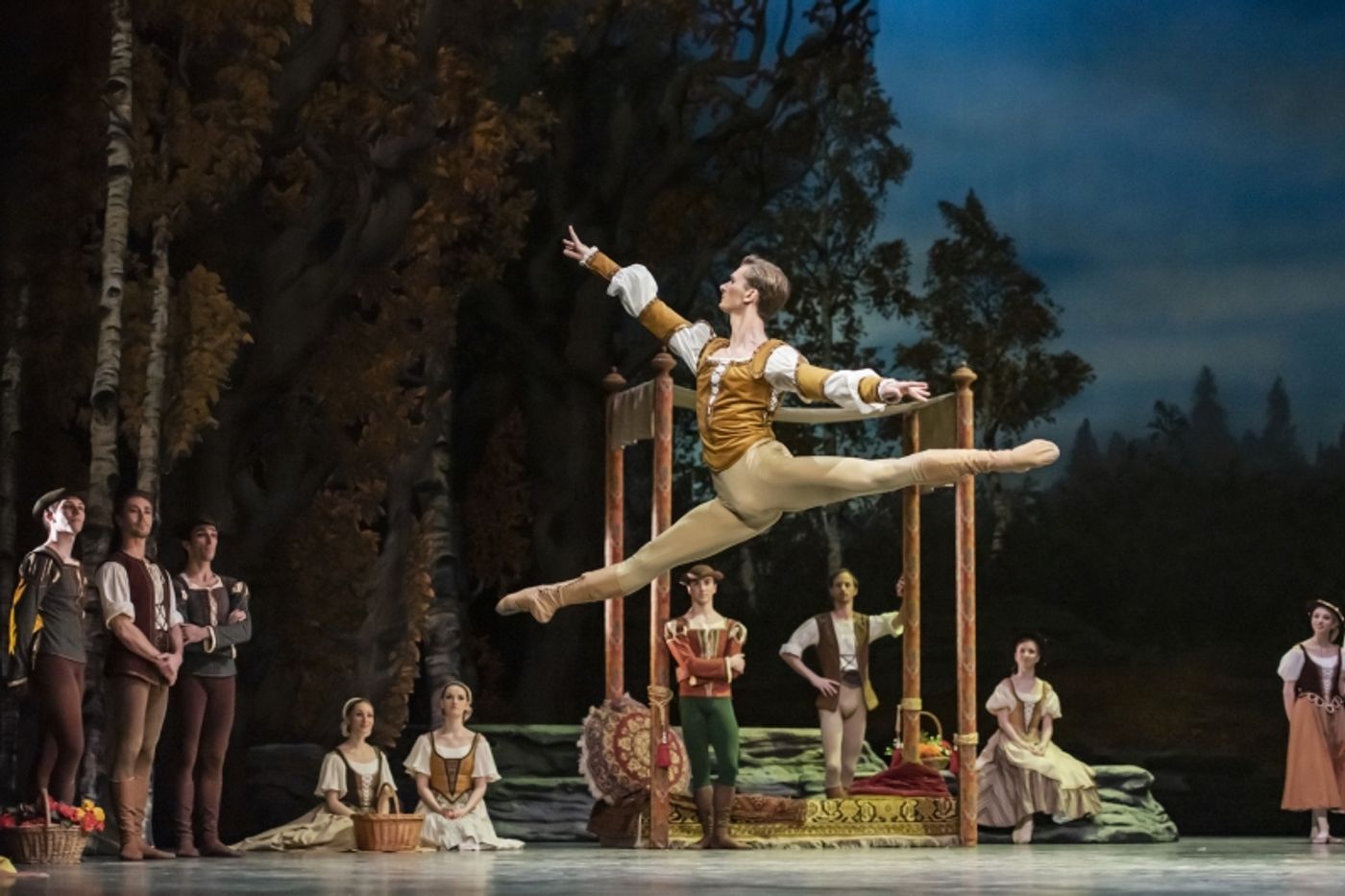 Review: LABUTÍ JEZERO v Národním divadle  Image