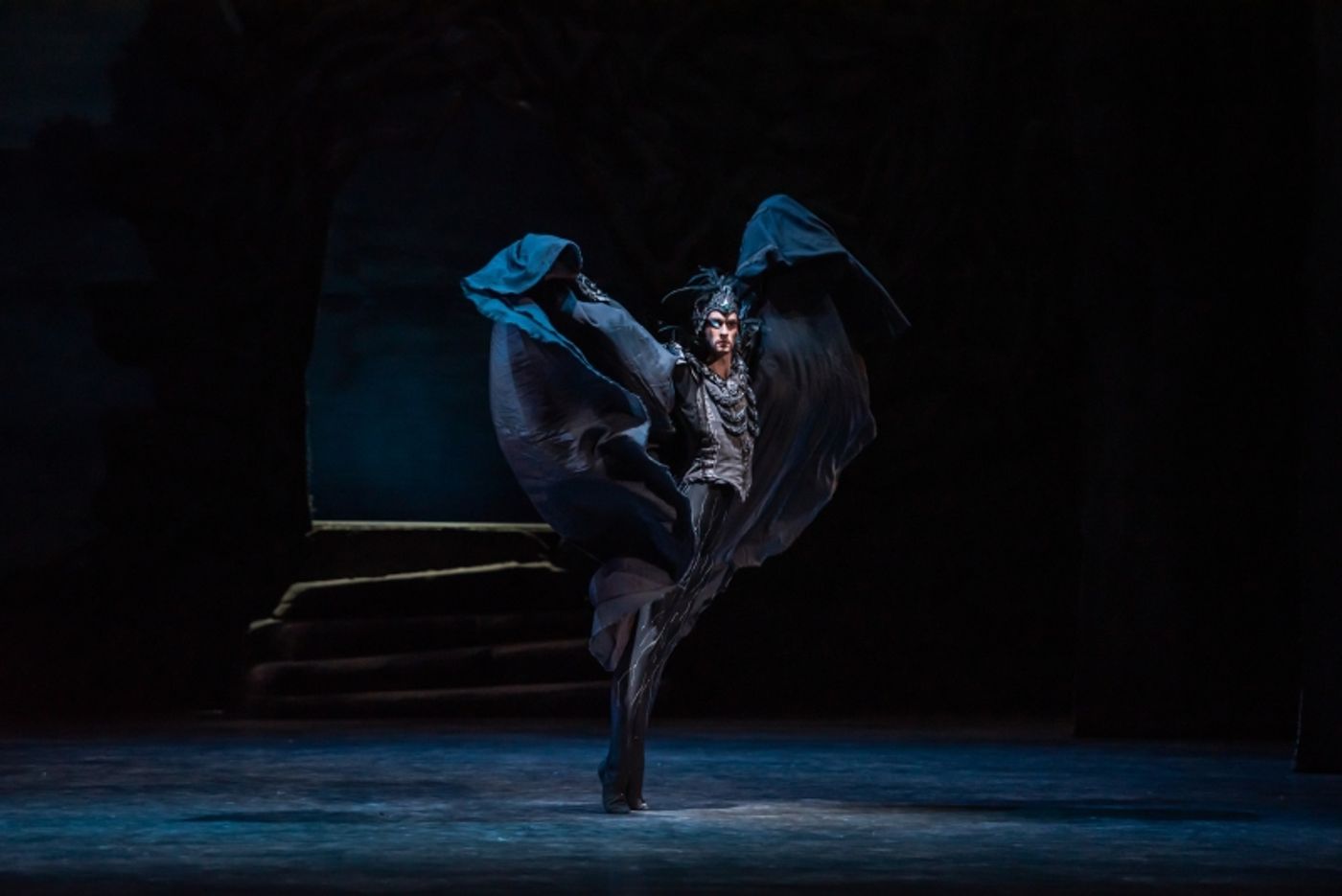 Review: LABUTÍ JEZERO v Národním divadle  Image