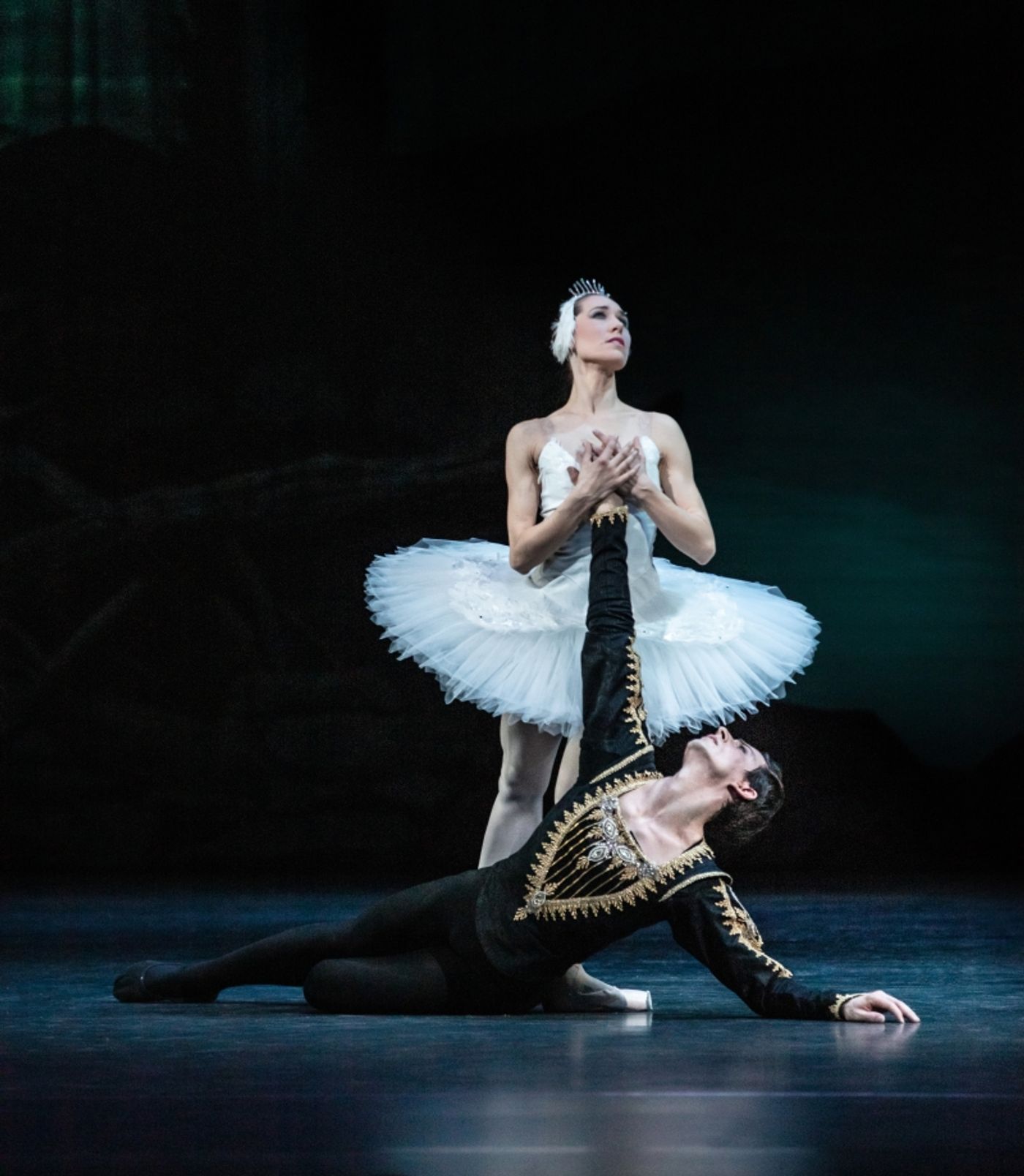 Review: LABUTÍ JEZERO v Národním divadle  Image