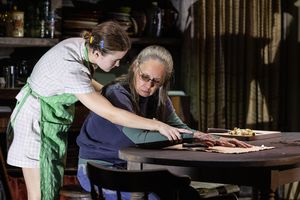 Millicent Simmonds, Laurie Metcalf Photo