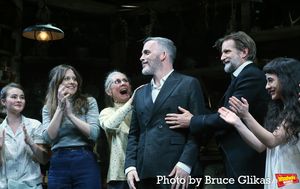 Millicent Simmonds, Claire Karpen, Laurie Metcalf, Playwright Levi Holloway, Paul Sparks and Sophia Anne Caruso @ BroadwayWorld Millicent Simmonds, Claire Karpen, Laurie Metcalf, Playwright Levi Holloway, Paul Spa Photo