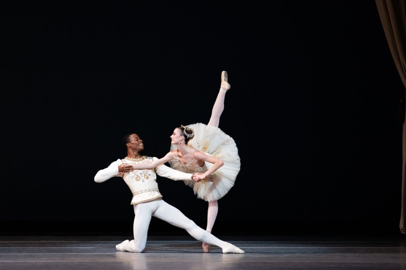 Interview: Ballerina Mackenzie Richter Tells BroadwayWorld About the Magic and Spectacle of Houston Ballet's SWAN LAKE  Image