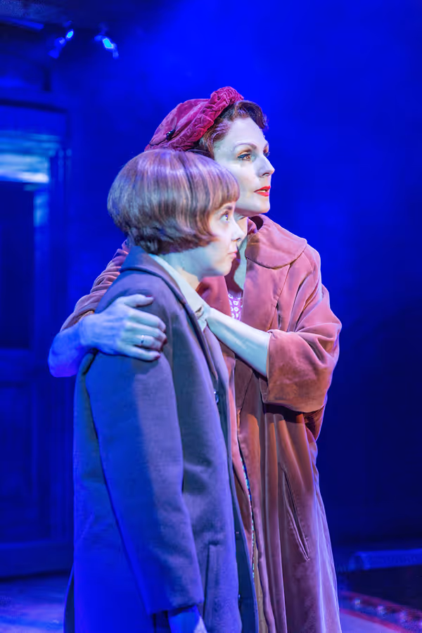 Rebecca Thornhill, Evelyn Hoskins Photo