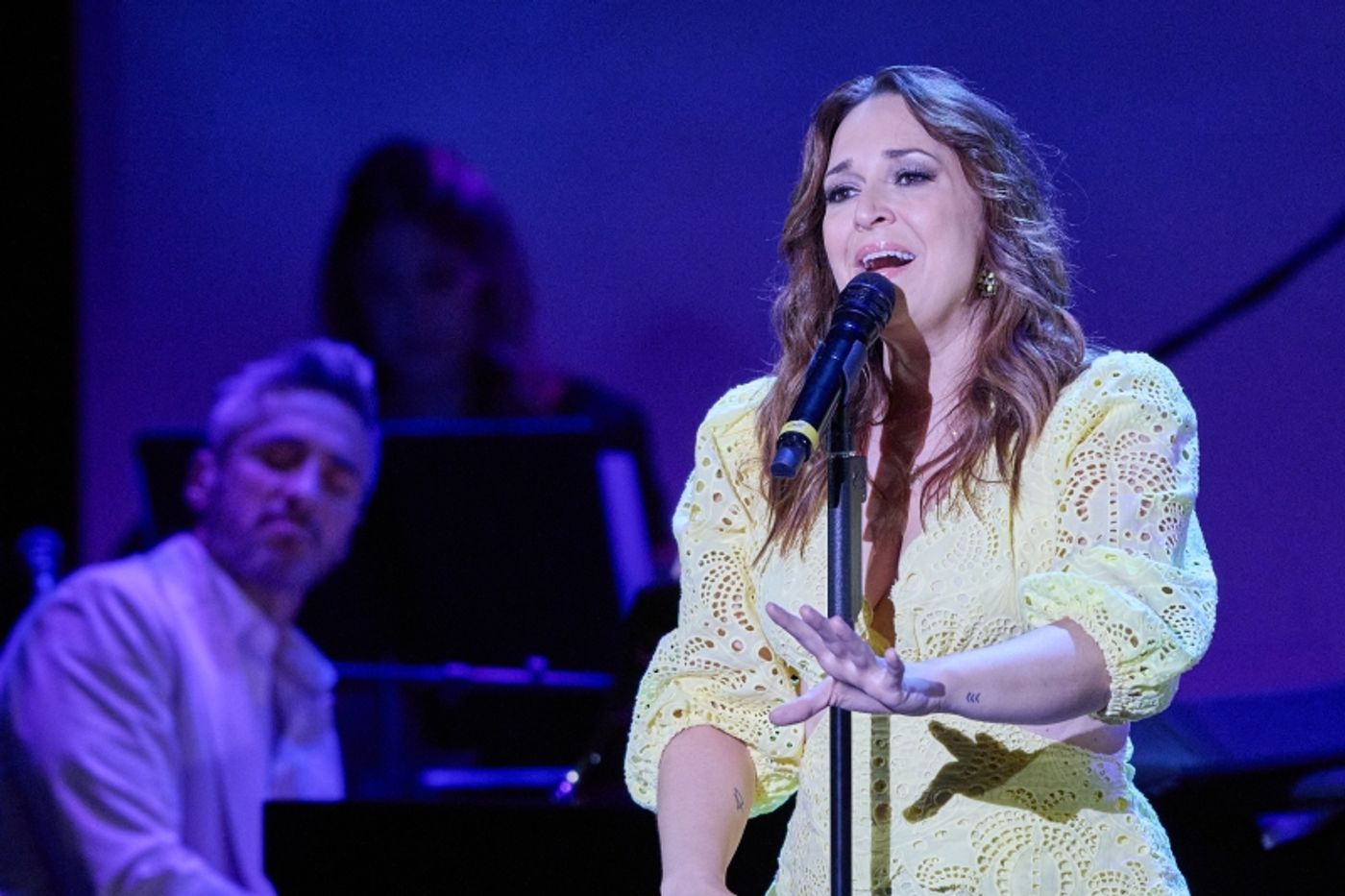 Review: Jessica Vosk Pure Medical Grade Magic In CALIFORNIA DREAMIN' at 92NY  Image