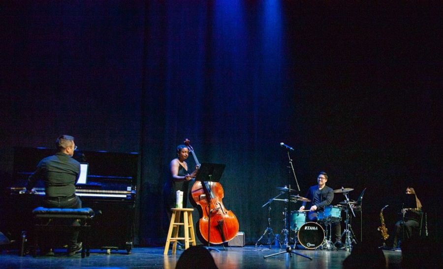 Review: AN EVENING WITH L MORGAN LEE Charms Charming Audience at Newman Mills Theater Image