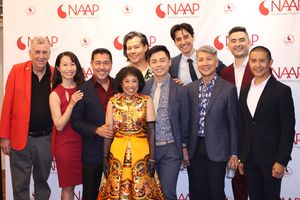 Elliott Masie, Rumi Oyama, Alan Ariano, Baayork Lee, Kelvin Moon Loh, Jonny Lee, Ellis Gage, Jason Ma, Kevin Schuering, Eric Bondoc @ BroadwayWorld
Elliott Masie, Rumi Oyama, Alan Ariano, Baayork Lee, Kelvin Moon Loh, Jonny Lee, El Photo