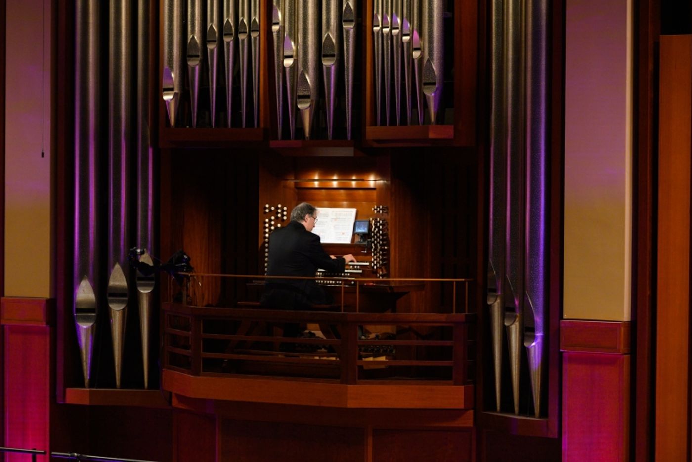 Review: MORLOT, SEATTLE SYMPHONY CAPTIVATE IN ALL-FRENCH PROGRAM at Benaroya Hall  Image