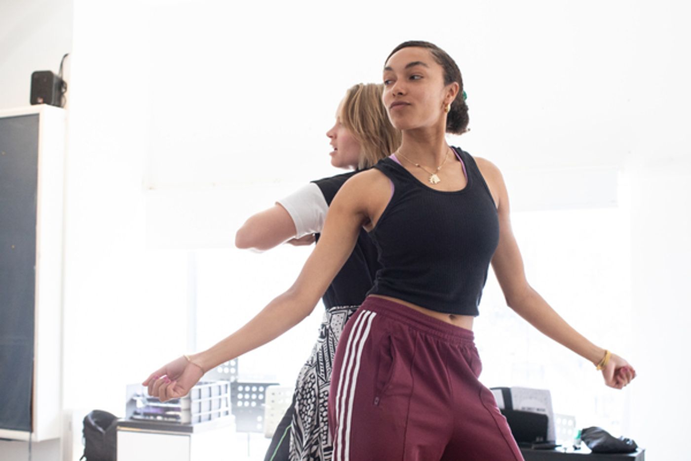 Photos: Inside Rehearsal For SWELL at Orange Tree Theatre Photos: Inside Rehearsal For SWELL at Orange Tree Theatre Image