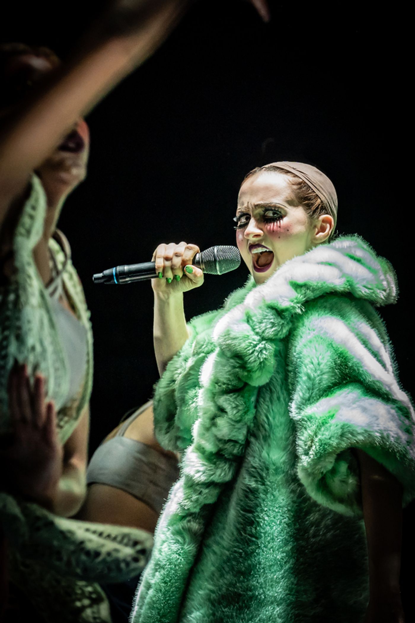 Photos: First Look at Maude Apatow, Mason Alexander Park, and More in CABARET  Image