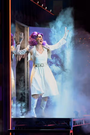 Courtney Walsh @ BroadwayWorld Courtney Walsh Photo