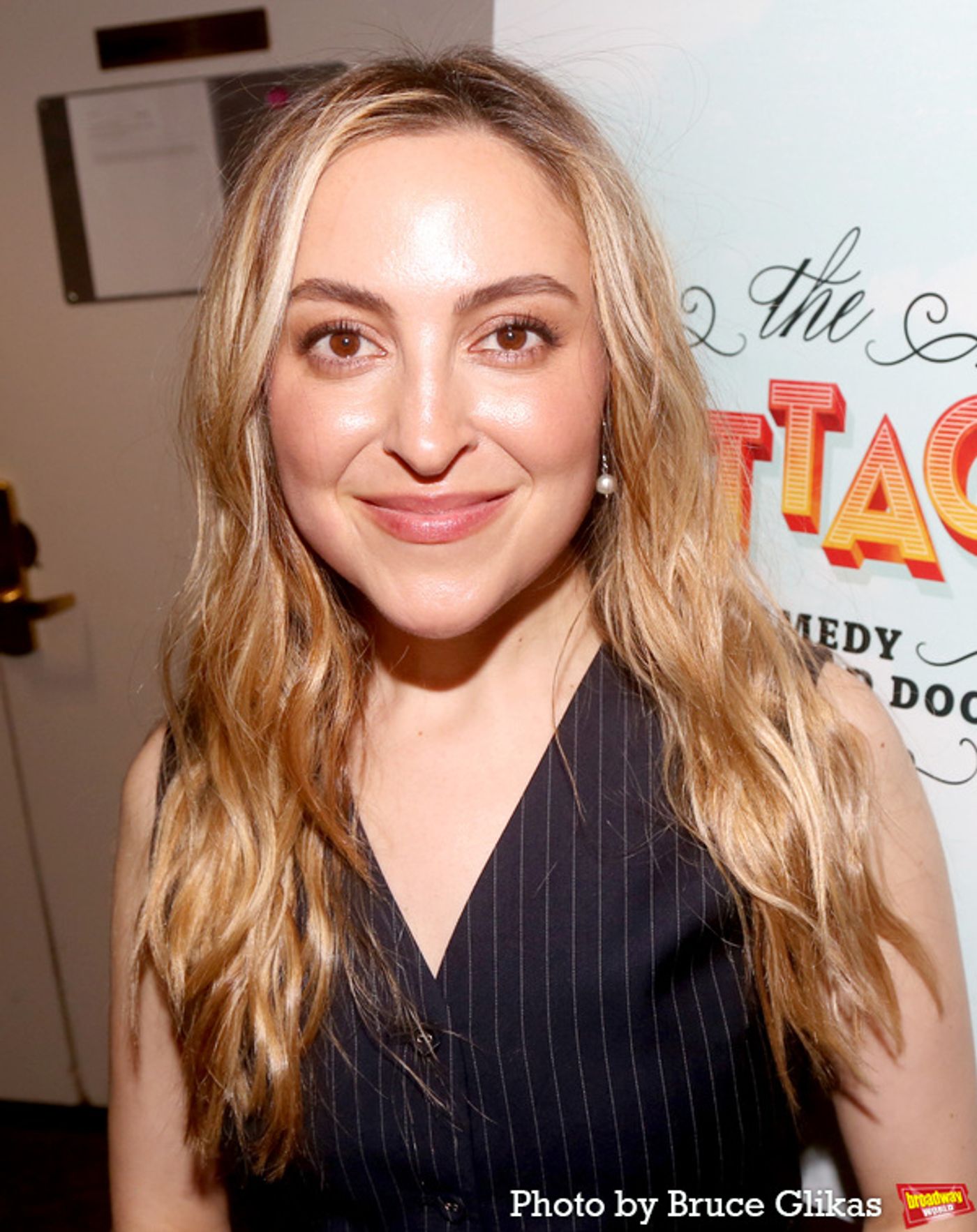 Photos: The Cast of THE COTTAGE Meets the Press  Image