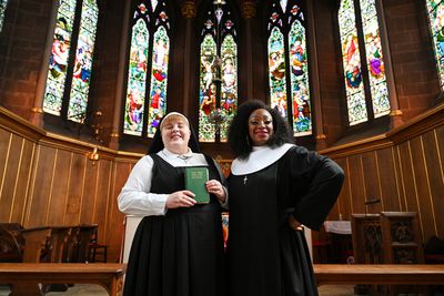 Lizzie Bea and Sandra Marvin  Photo