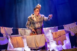 Christopher Hewitt Photo