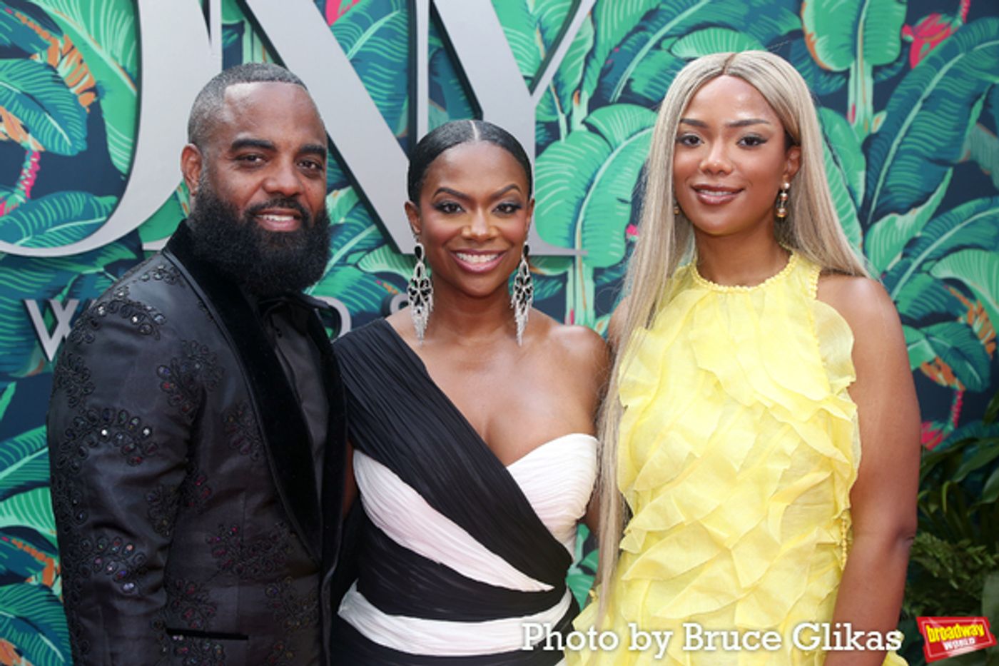 Photos: Broadway's Brightest Stars Hit the Red Carpet at the 2023 Tony Awards  Image