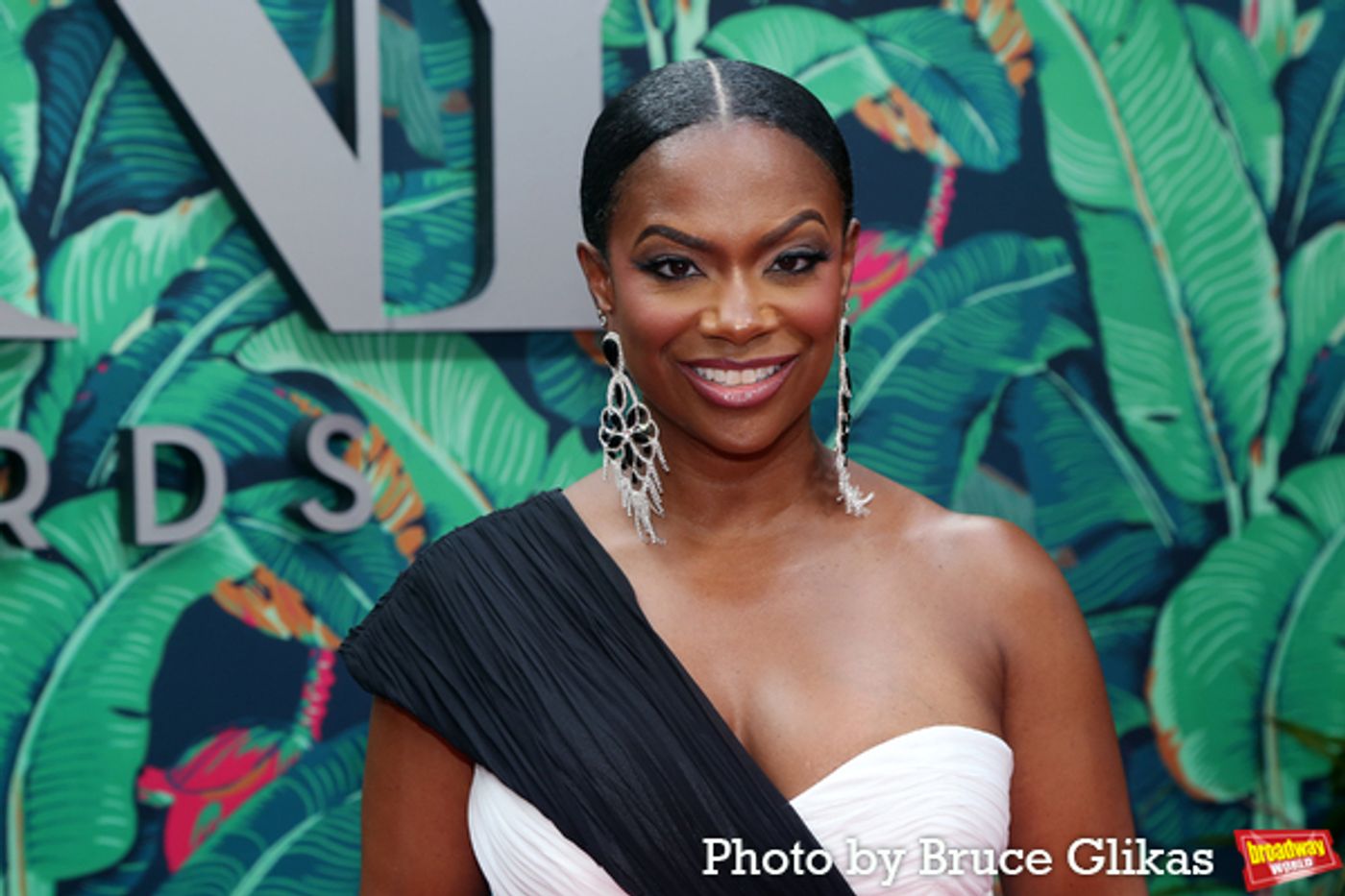 Photos: Broadway's Brightest Stars Hit the Red Carpet at the 2023 Tony Awards  Image