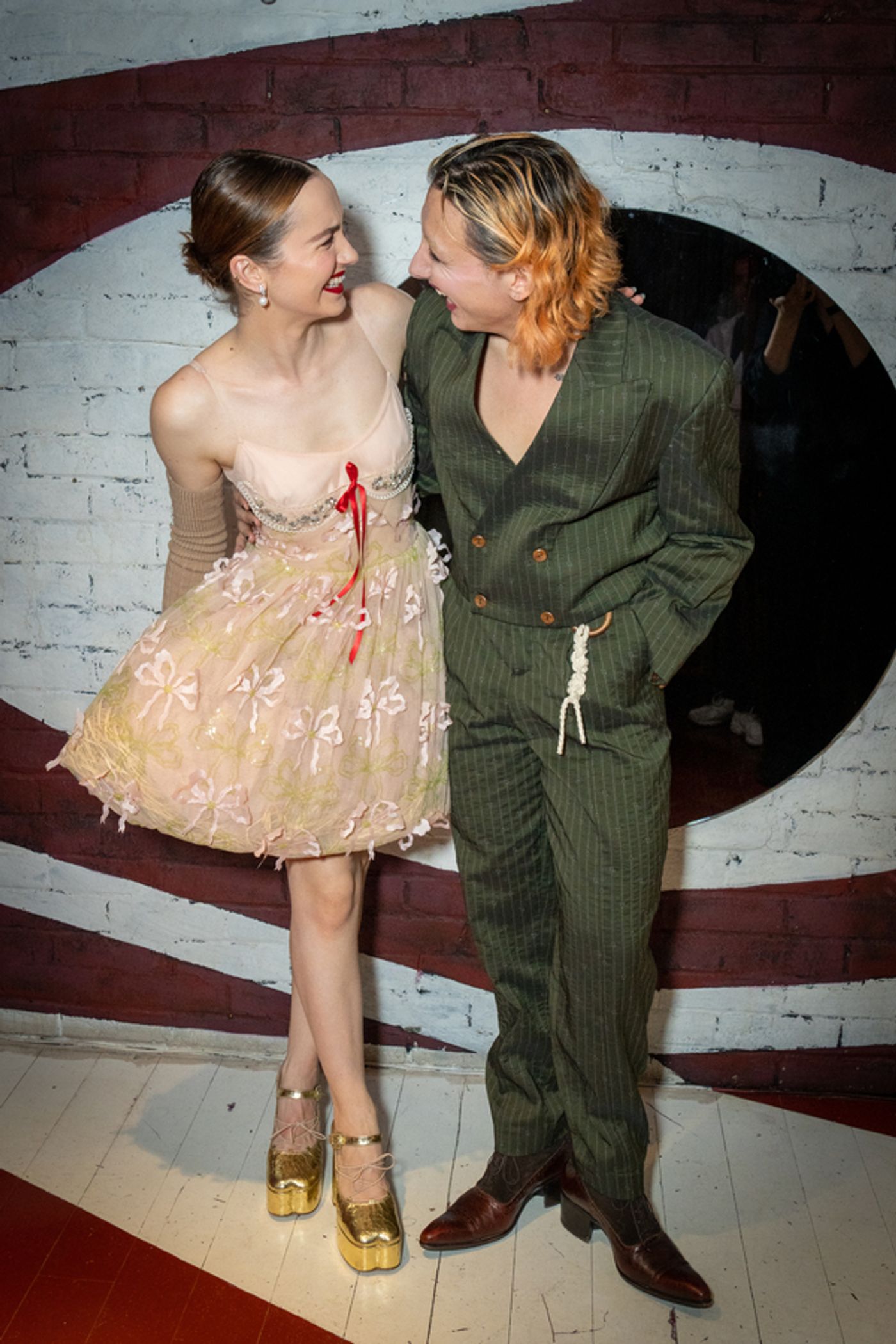 Photos: Kate Hudson, Billie Piper, Leslie Mann, and More Attend CABARET at the Kit Kat Club Gala Night  Image