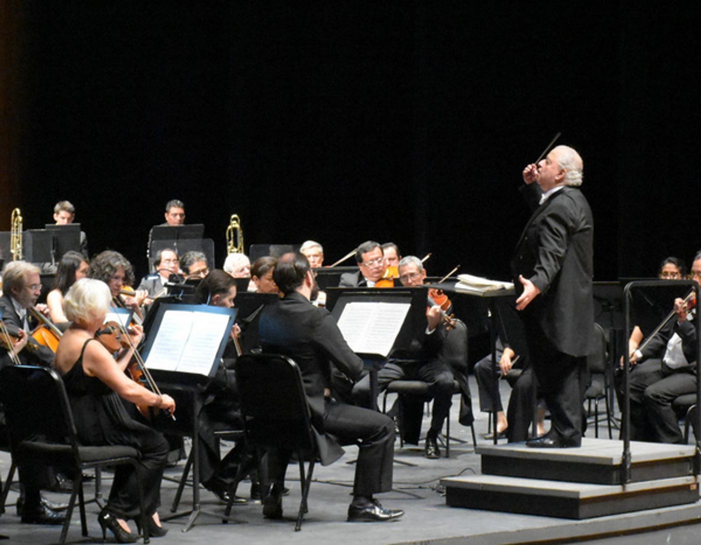 Photos: Ovacionan Concierto De La Orquesta Sinfónica Nacional Dirigida Por Lior Shambadal  Image