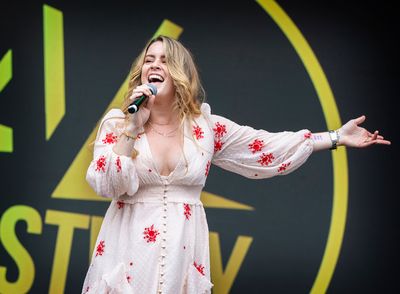 Lucie Jones Photo